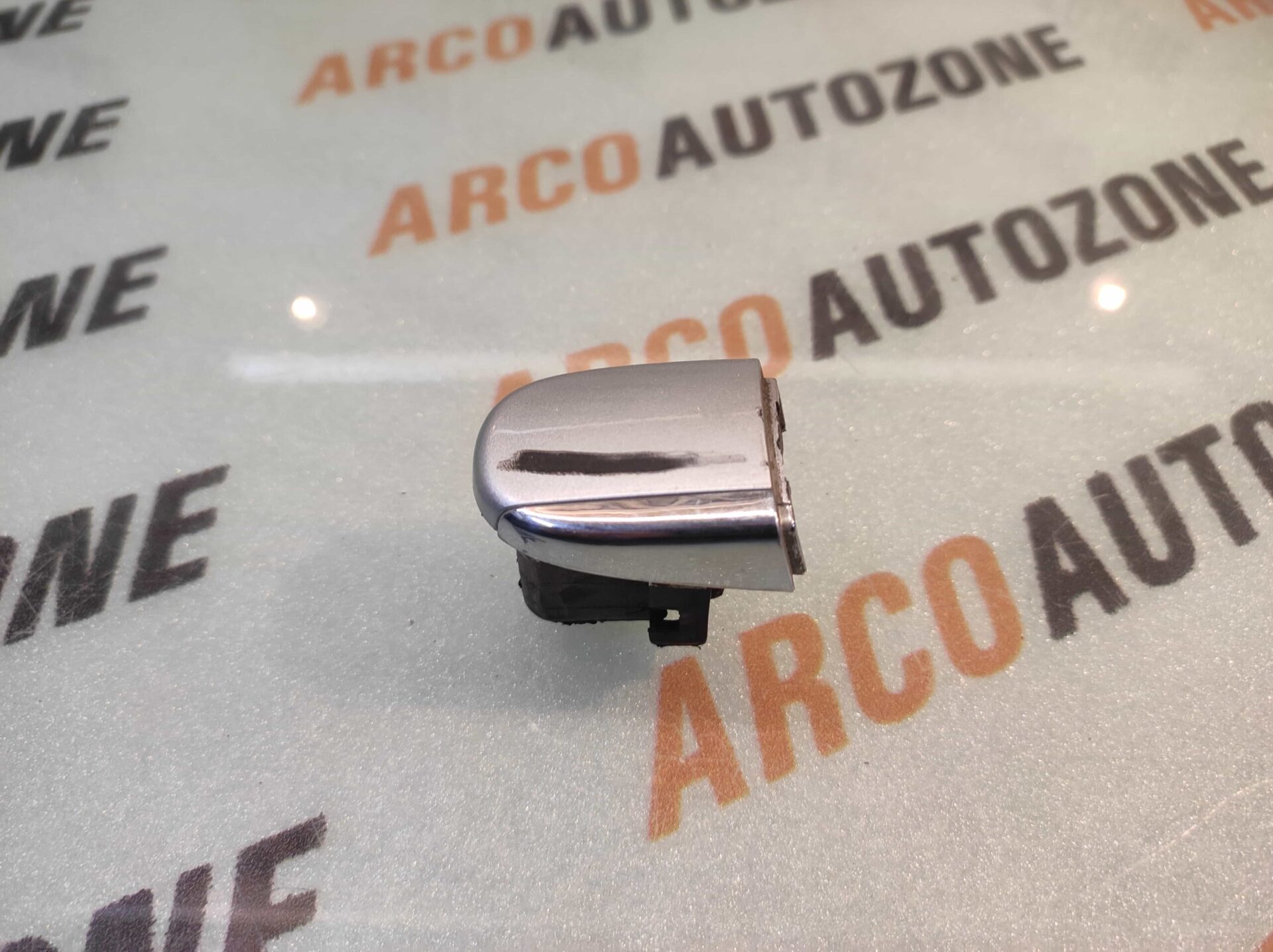 OUTER HANDLE CAP POLO VENTO RAPID HALF CHROME FRONT LEFT USED 6RF837205