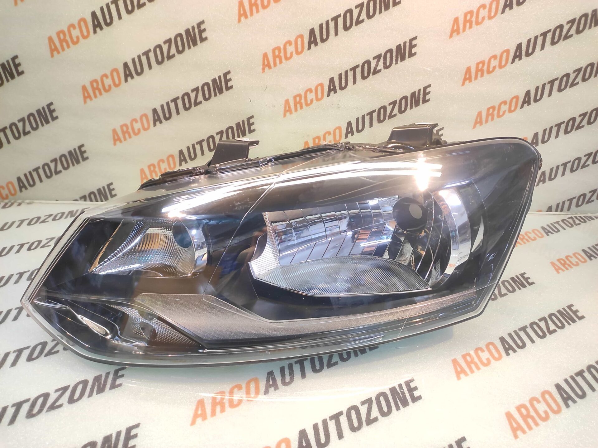 LIGHTING HEAD LIGHT POLO VENTO BLACK LEFT MINDA HL5594A