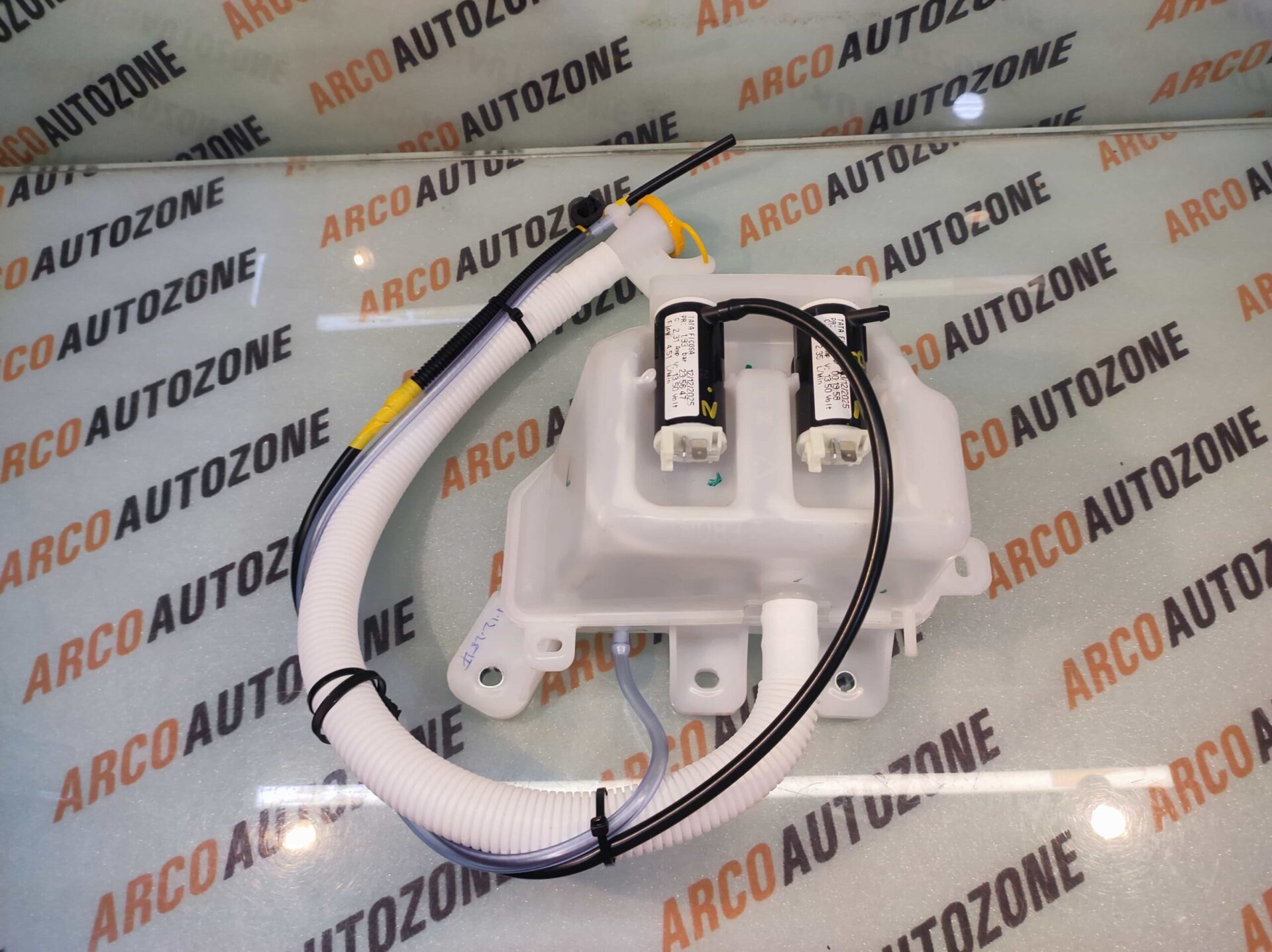 WIPER BOTTLE NEXON WITH MOTOR DBL HOLE TATA 543882400141