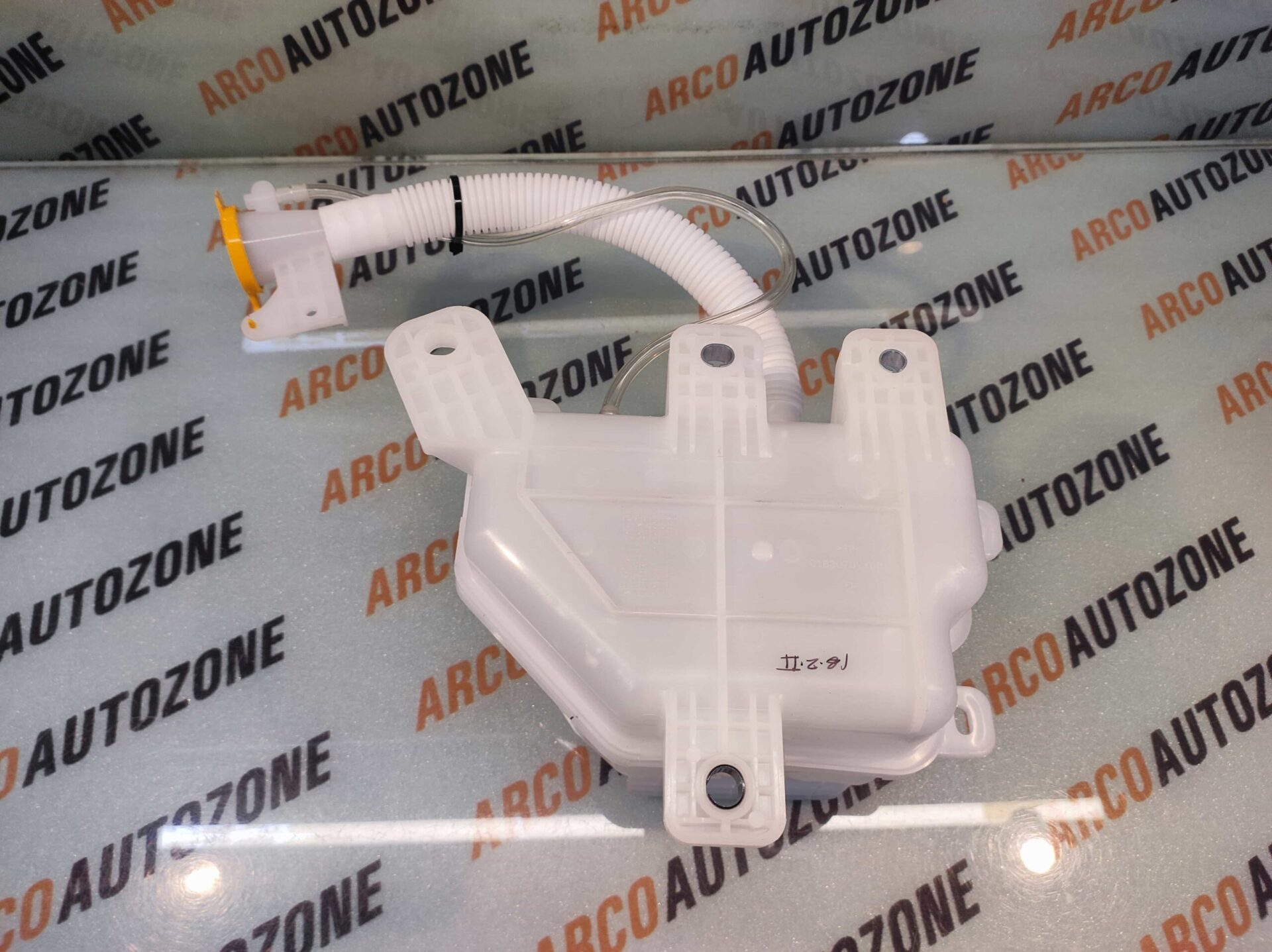 WIPER BOTTLE ALTROZ PUNCH WITH MOTOR DBL HOLE TATA 544582400120