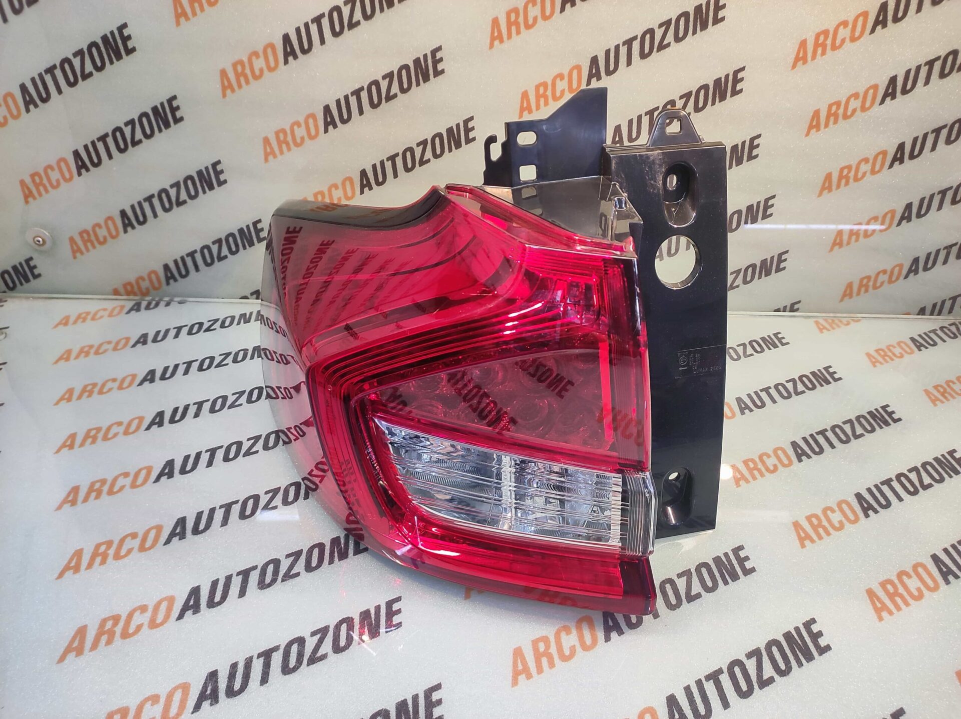 TAIL LIGHT LEFT XL6 LUMAX 132RCAETG25BSL