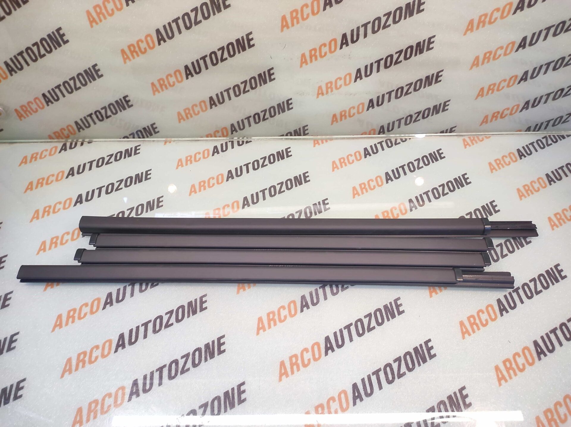 BODY OUTER WEATHERSTRIP OUTER GARNISH EECO VERSA ELPS