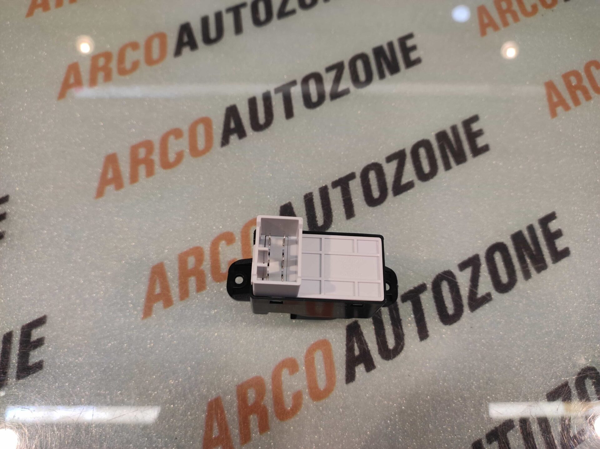 POWER WINDOW SWITCH SINGLE 5PIN GRAND XCENT IMP 93575B45004X