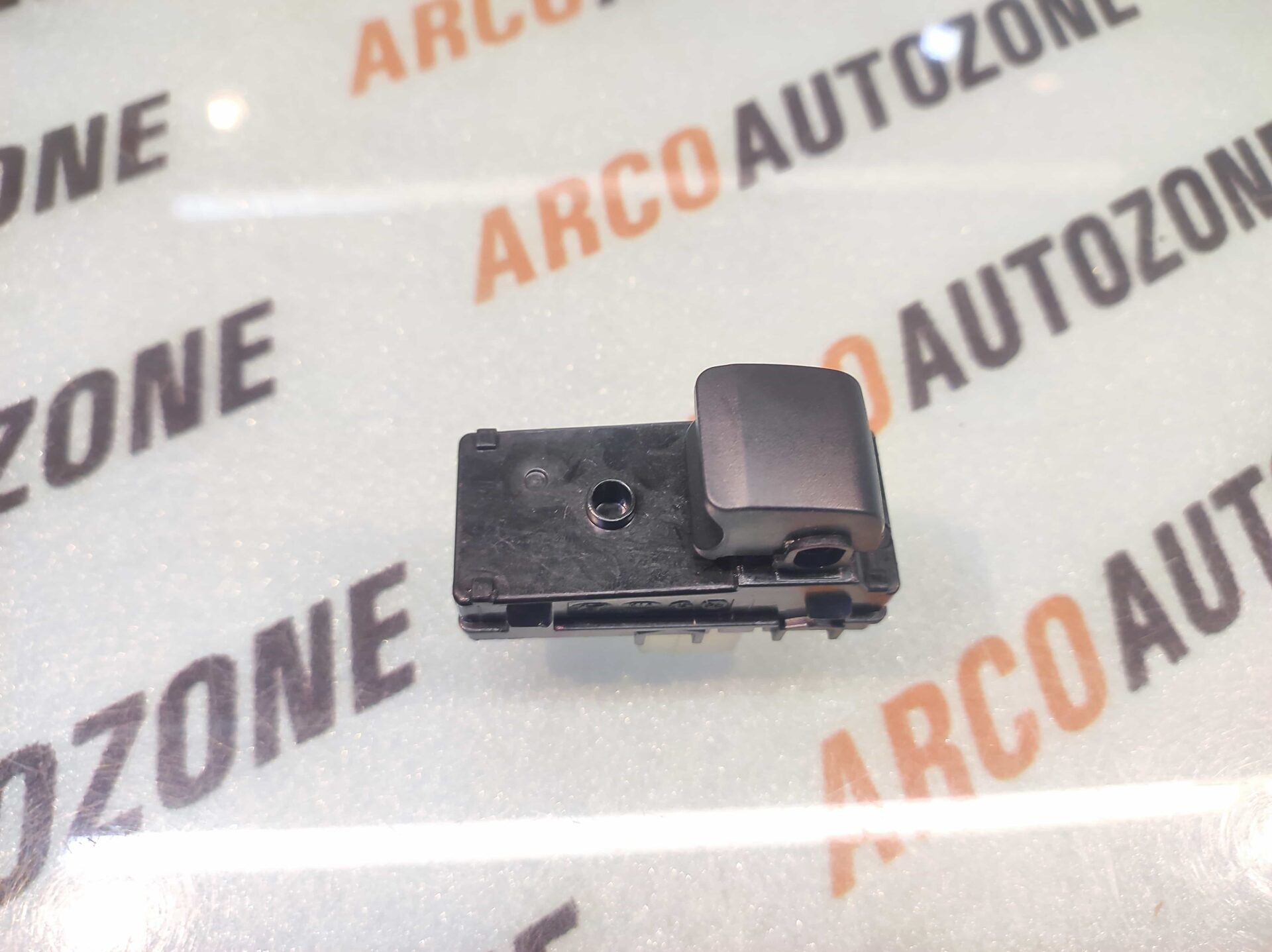 POWER WINDOW SWITCH SINGLE SELTOS 93581Q6000