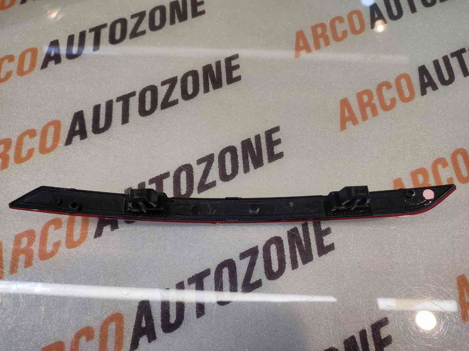 REAR BUMP REFLECTOR VENTO T2 LEFT HIG VW 6RF945105