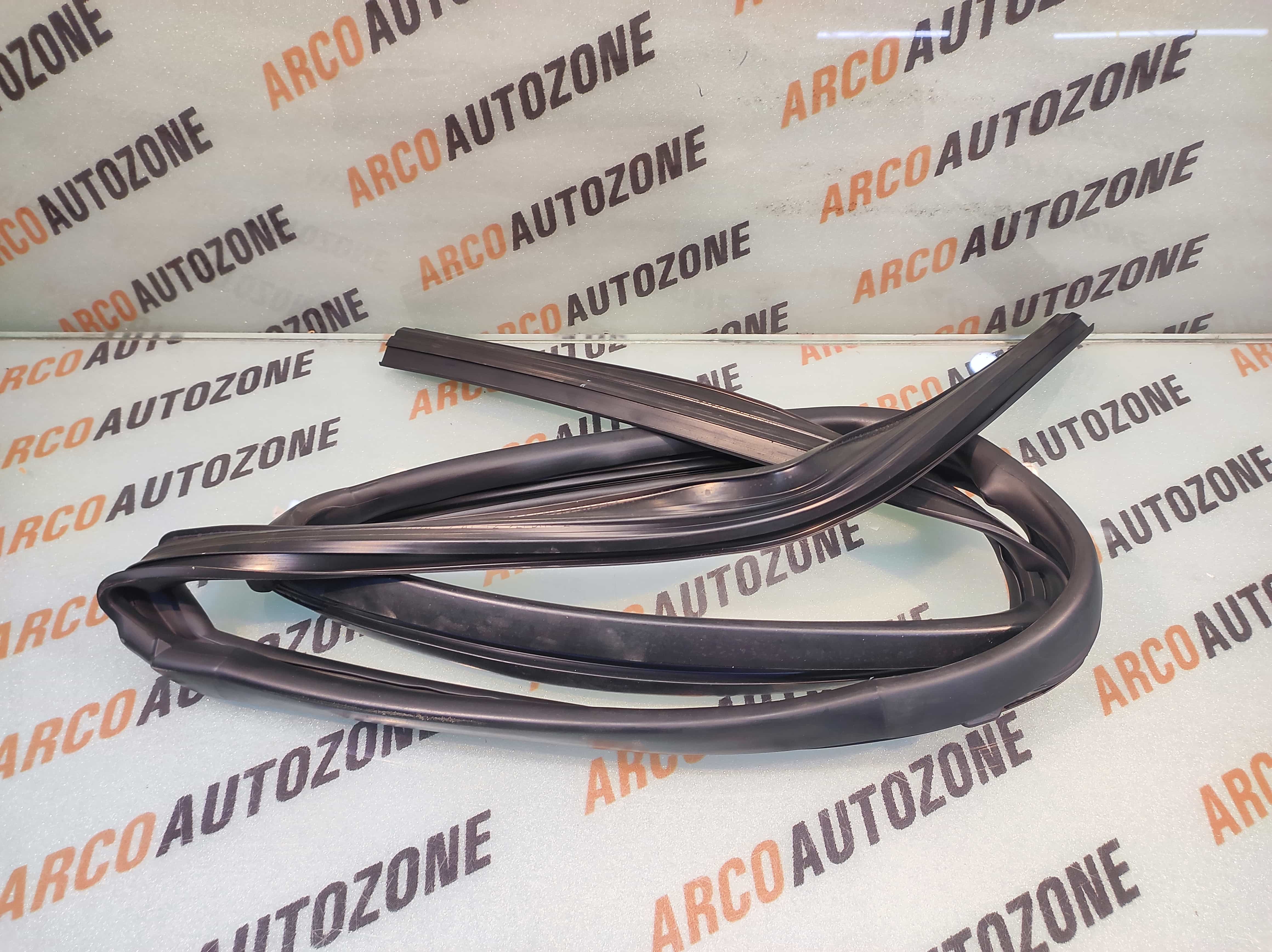 RUN CHANNEL RUBBER SWIFT 12 FRONT LEFT MGP 83665M74L00