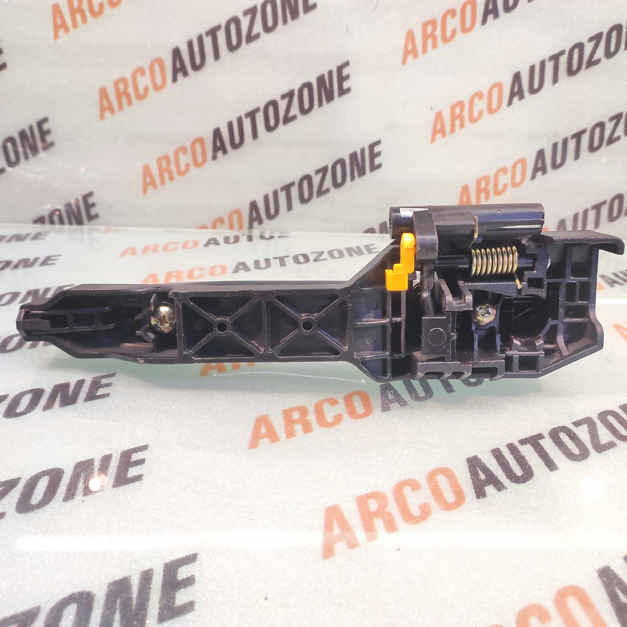 OUTER HANDLE WITH BRACKET GRAND XCENT REAR RIGHT IND CI00266R