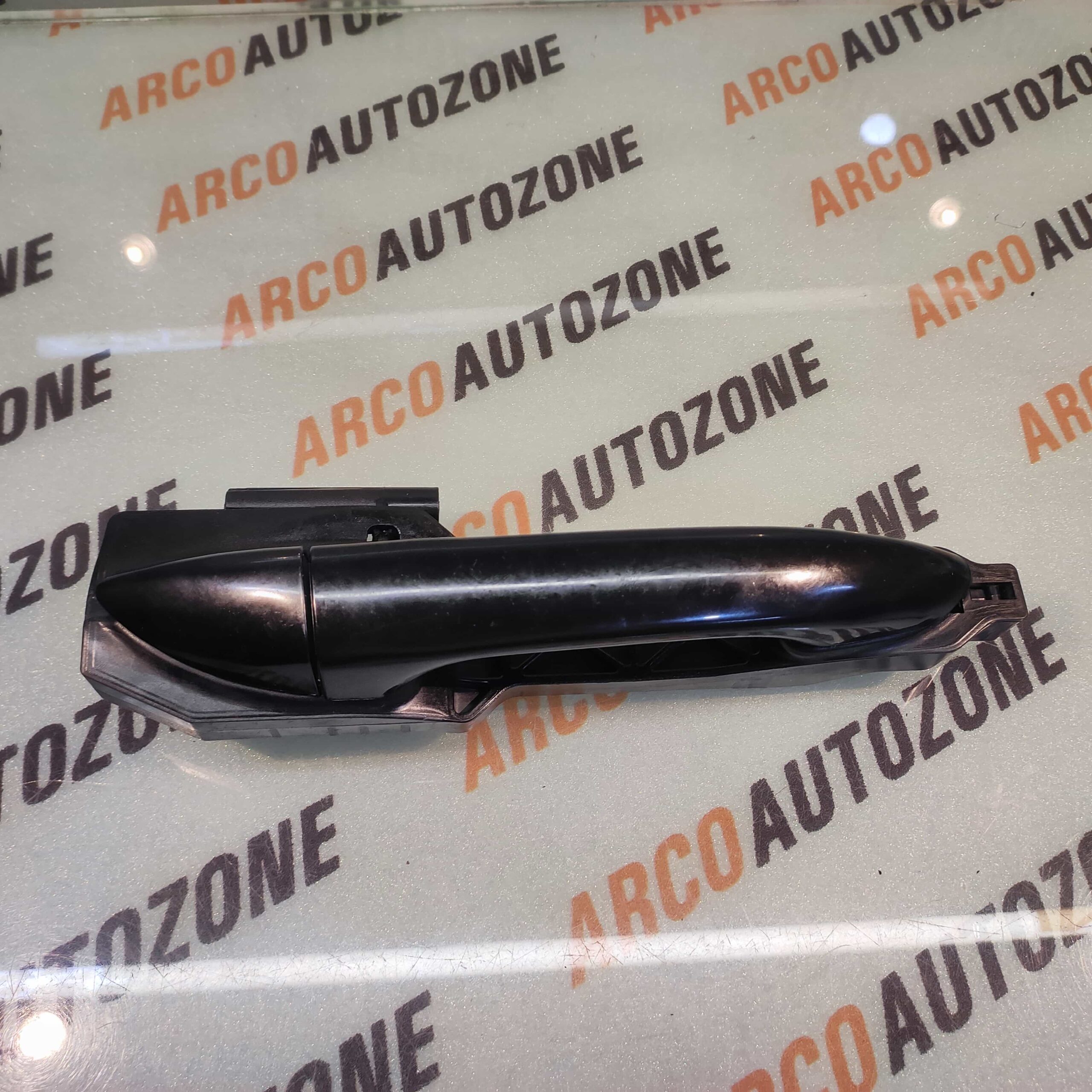 OUTER HANDLE WITH BRACKET GRAND XCENT REAR RIGHT IND CI00266R