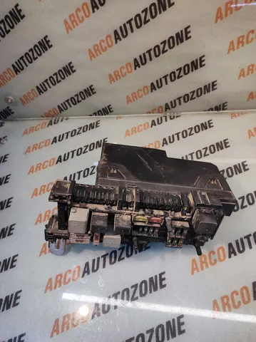 FUSE BOX W204 USED HELLA 5DK00922535