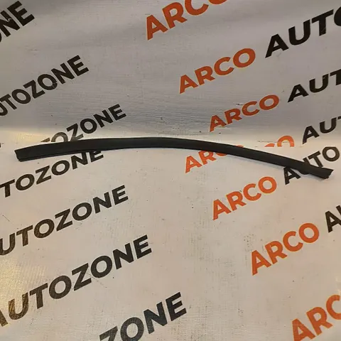 HEAD LIGHT RUBBER SCORPIO OLD