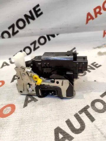 DOOR LATCH DUSTER FRONT LEFT REN 805032923R