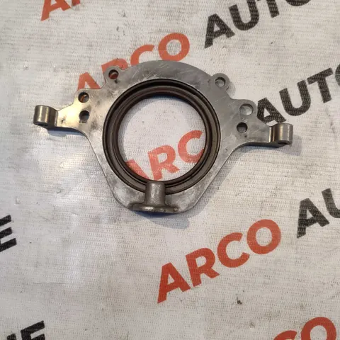 MAIN OIL SEAL PLATE KWID