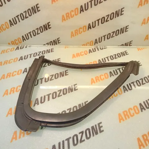 QUARTER GLASS RUBBER ASTAR LEFT MGP 84675M68K00