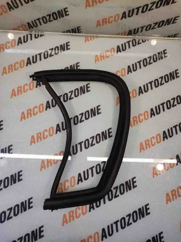 WINDSHIELD MOULDING VERNA T1