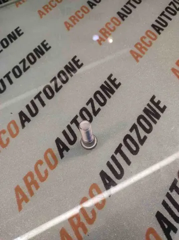WHEEL STUD INNOVA ETIOS COM