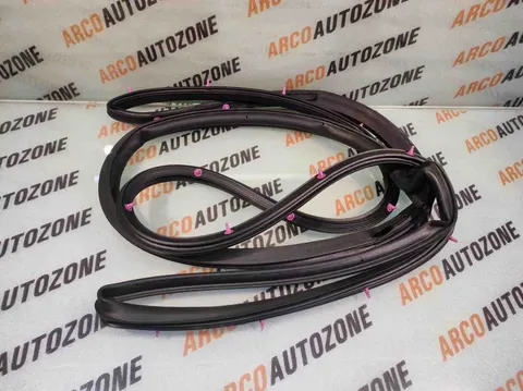 DOOR RUBBER INNOVA FRONT LEFT METZ 678620K04000