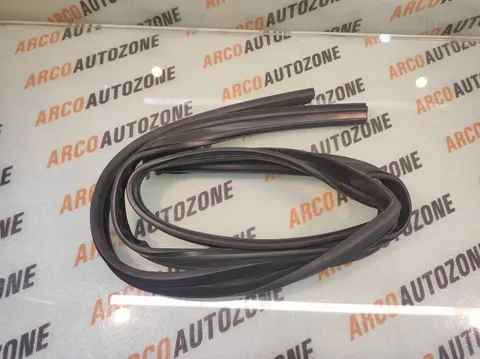 RUN CHANNER RUBBER TAVERA FRONT RIGHT METZELER
