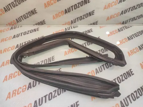 RUN CHANNEL RUBBER SWIFT 18 FRONT LEFT IMP
