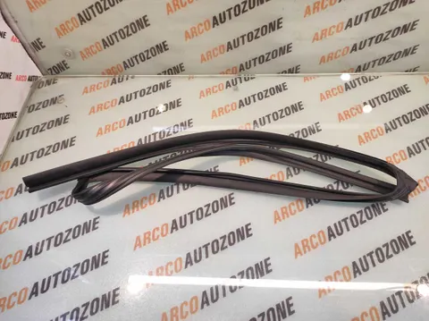 RUN CHANNER RUBBER XCENT REAR RIGHT