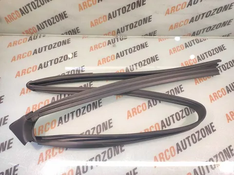 RUN CHANNEL RUBBER I20 2020 FRONT RIGHT HYU 82540T7000