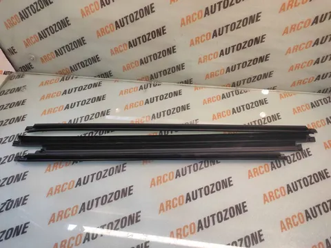 BODY OUTER WEATHERSTRIP OUTER GARNISH FORTUNER T1 SET